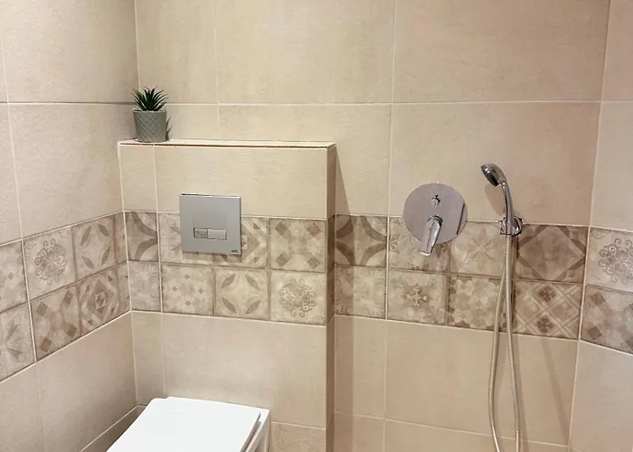 Nest & Rest 3* 佩里萨