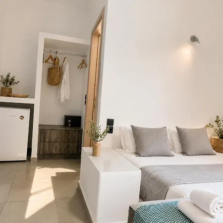 Nest&rest Aparthotel Perissa (Santorini)