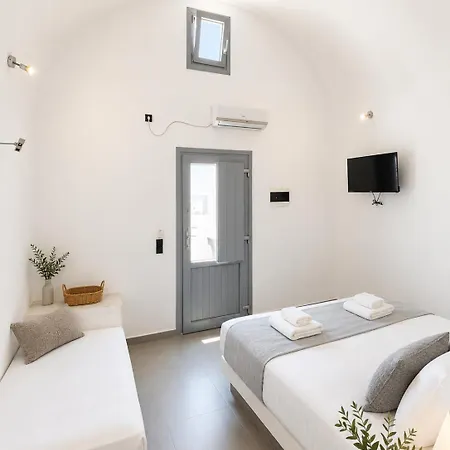 Nest&rest Aparthotel Perissa (Santorini)