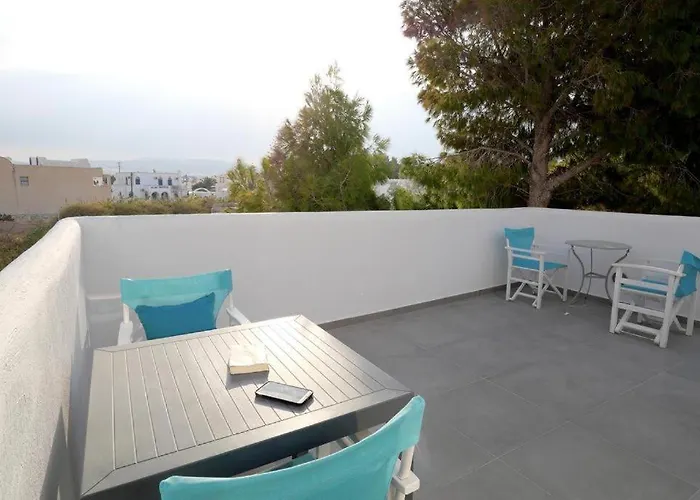 Nest & Rest Aparthotel Perissa (Santorini)